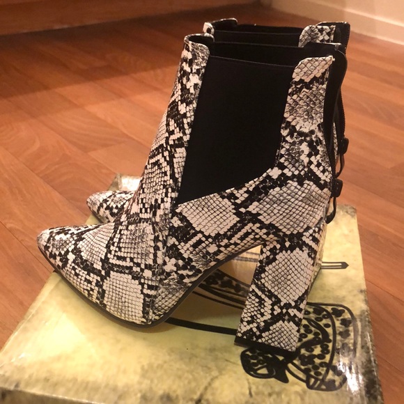 Cute snake skin booties - Picture 3 of 5